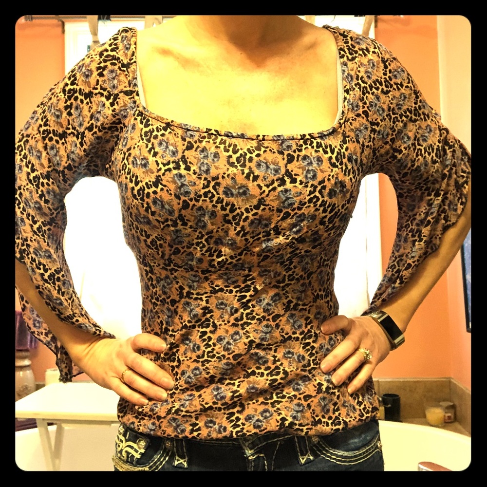 Cute peasant style top. Leopard print & blue roses